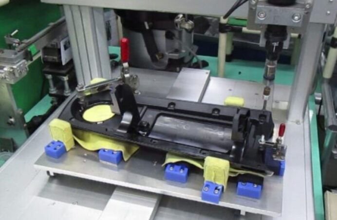 ねじ締め自動化のポイントとは？トルク管理だけでは防げない「ねじ浮き」対策を解説｜工場 省人化・自動化ナビ